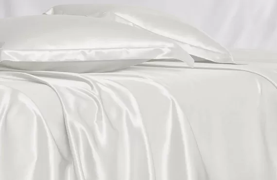 Why is white Silk bedding set so popular